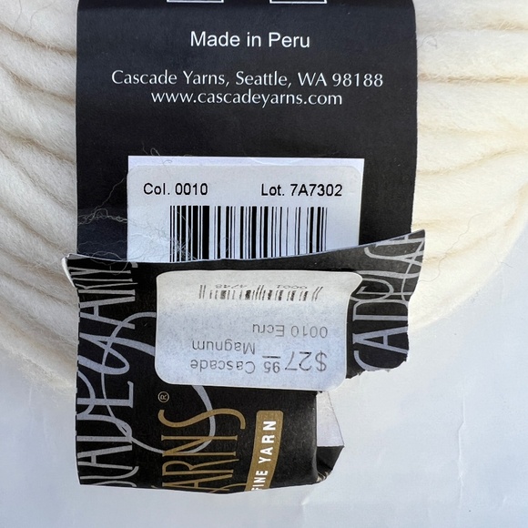 Cascade Yarns Magnum 100% Peruvian Highland Wool Color Ecru 0010 Lot of 2 New - Picture 5 of 6
